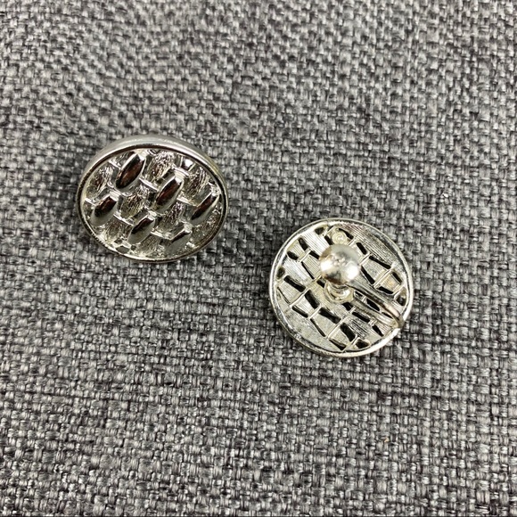 Vintage Coro Woven Silver Screw Back Earrings - Picture 6 of 7
